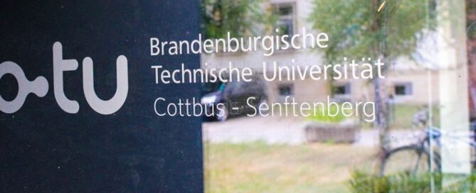 Aufschrift BTU Cottbus-Senftenberg