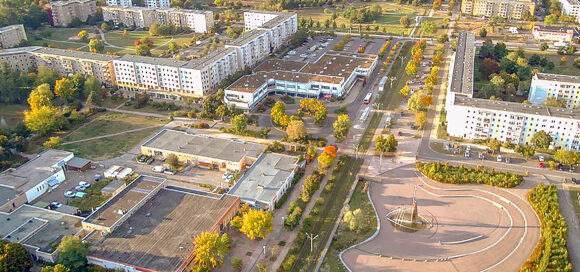 Das Foto zeigt die Oberschule Schmellwitz von oben.