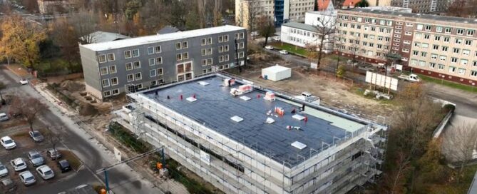 Neubau der Ströbitzer Grundschule. Luftaufnahme von oben