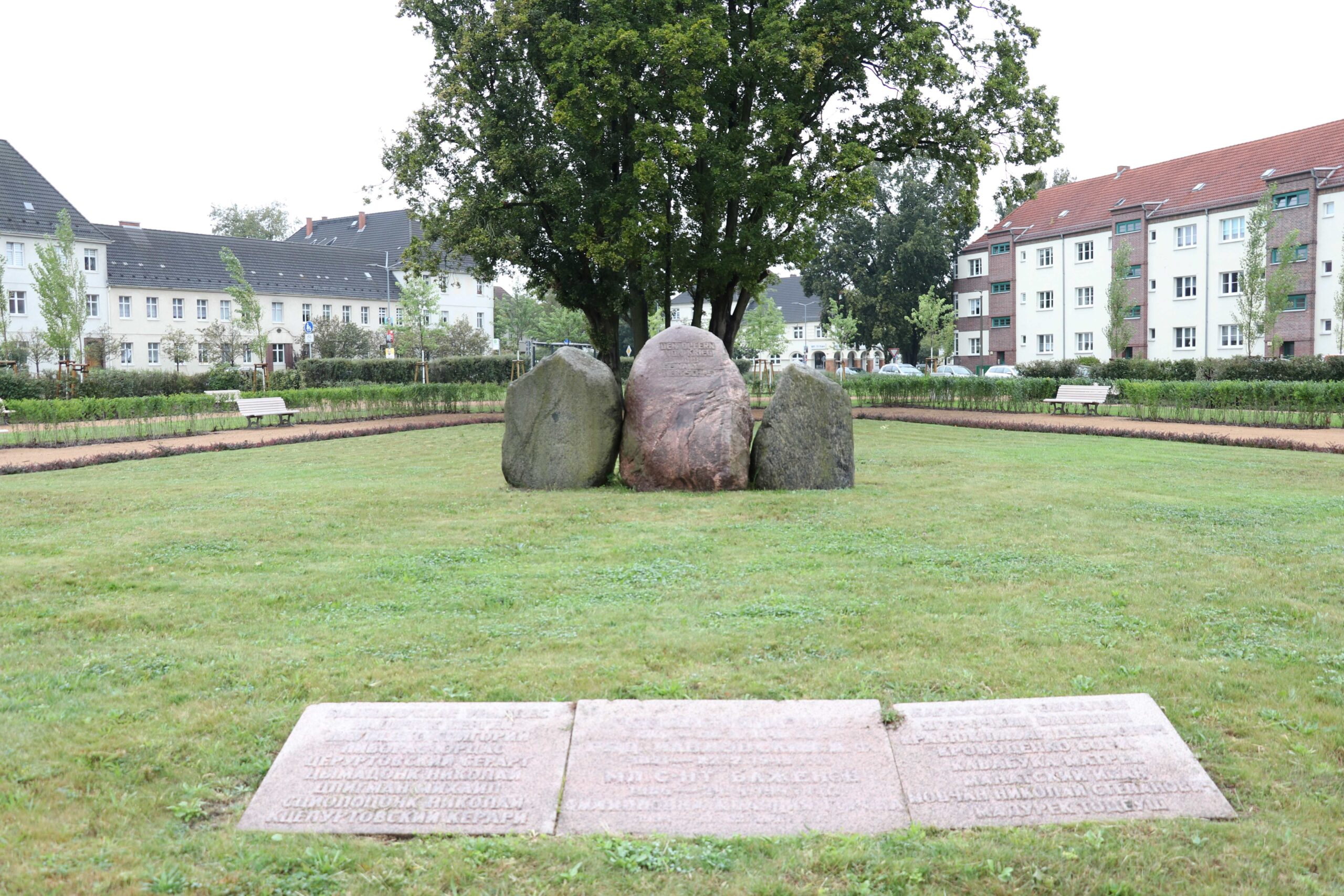 Der neugestaltete Platz des Gedenkens in Guben.