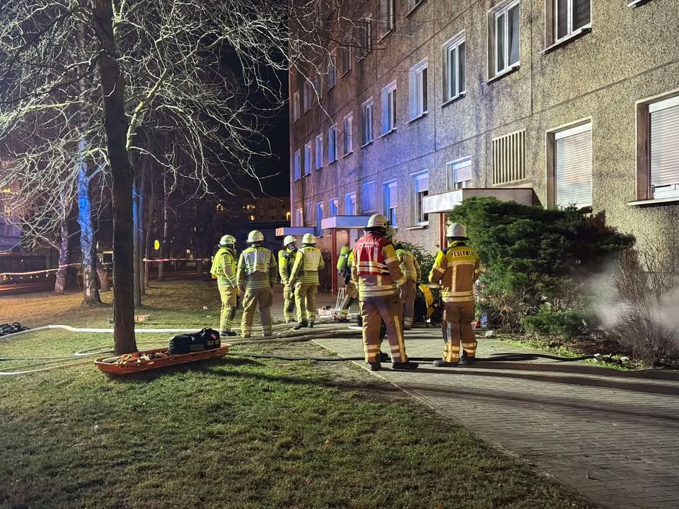 Feuerwehreinsatz in Sandow bei einem Kellerbrand.